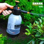 SHARK OPRYSKIWACZ CIŚNIENIOWY 1,5L DYSZA LANCA PIANOWNICA